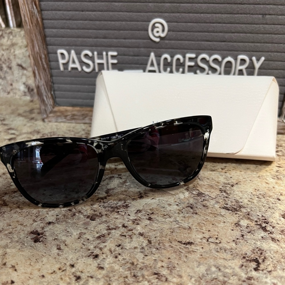 MICHAEL KORS Black & White Rania Square Sunglasses Brand NWOT - Picture 3 of 16